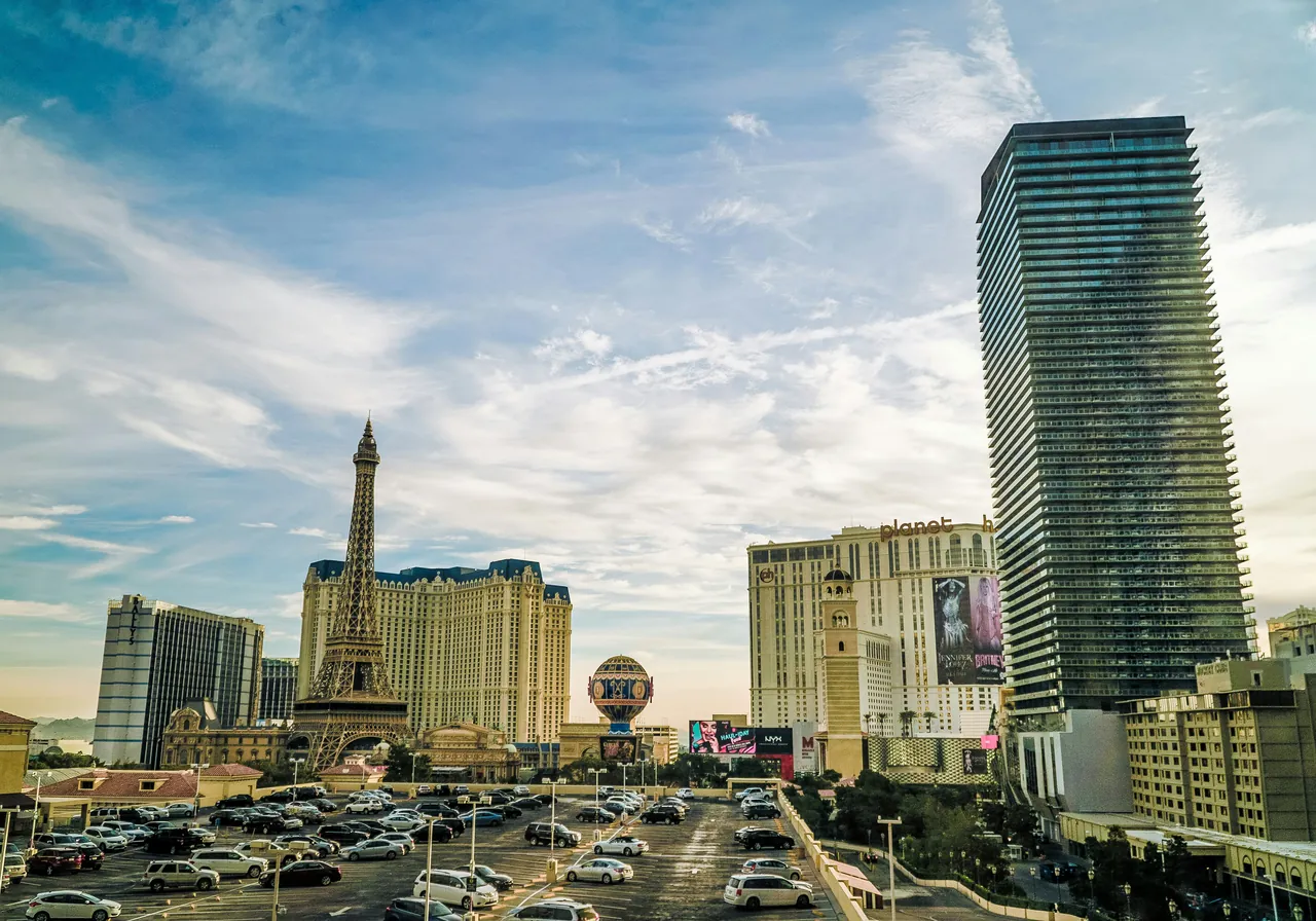 Panoramic view of hotels in las Vegas, Planet Hollywood and Paris. Photo by James Hartono.