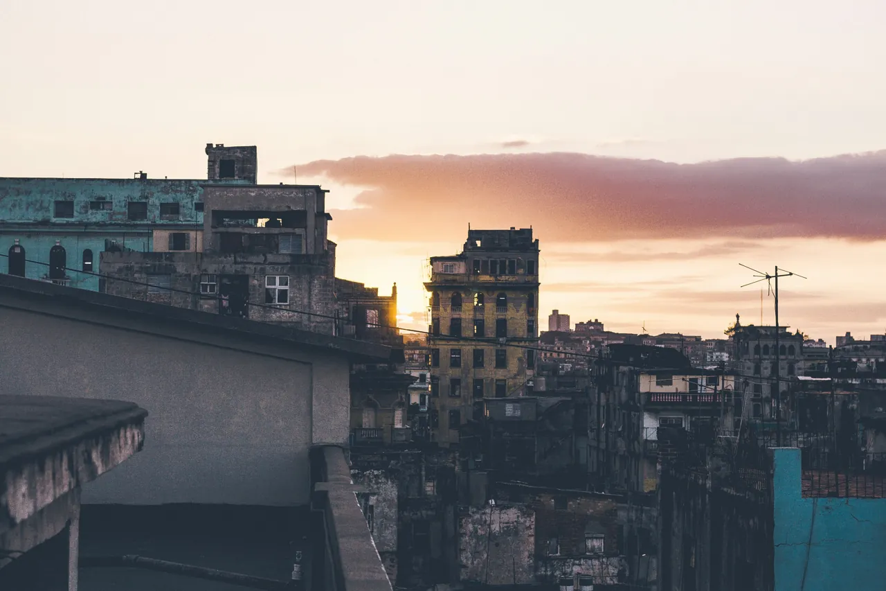 Sunset from a roof. Photo by Ban Yido.