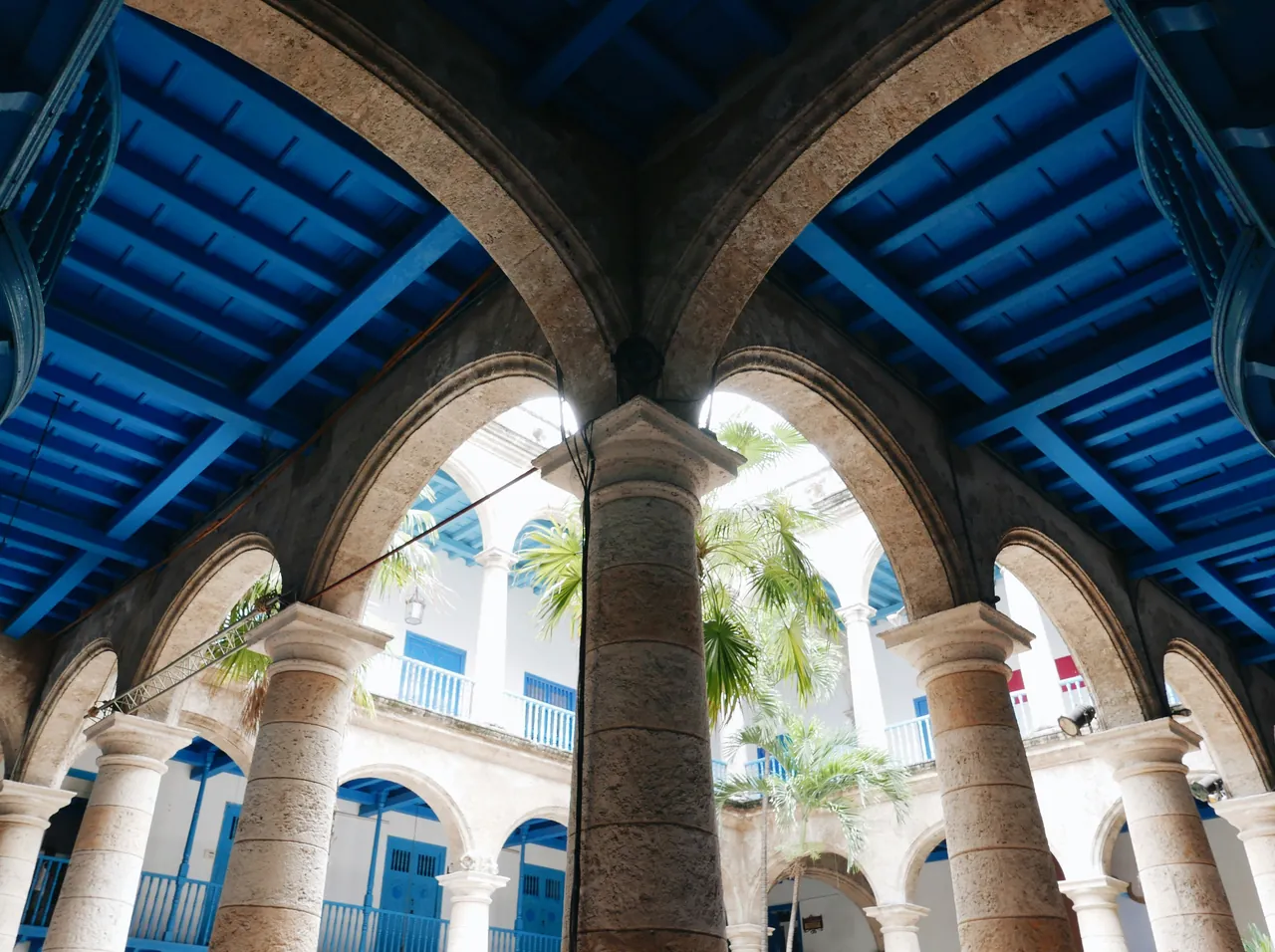 Vintage interior patio and balcony. Photo by Falco Negenman.