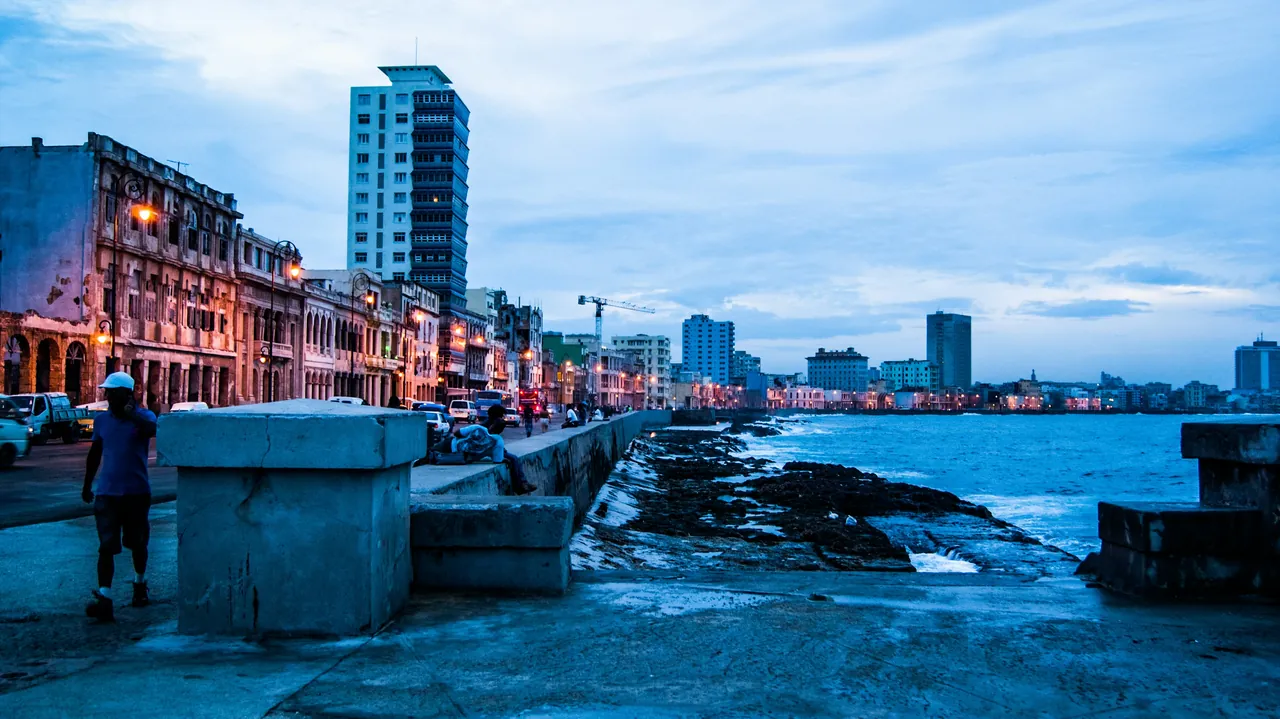 El Malecón, Havana seashore street. Photo by Mila-Gritziuk.