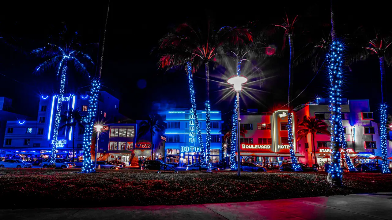 Cruising Ocean Drive at night. Photo by Chritopher Alvarenga.