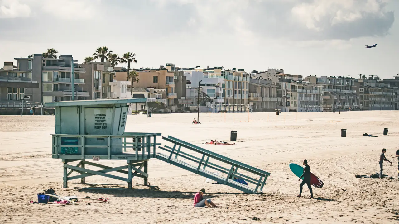 Neighborhood right on the beach. Photo by Domino Studio.