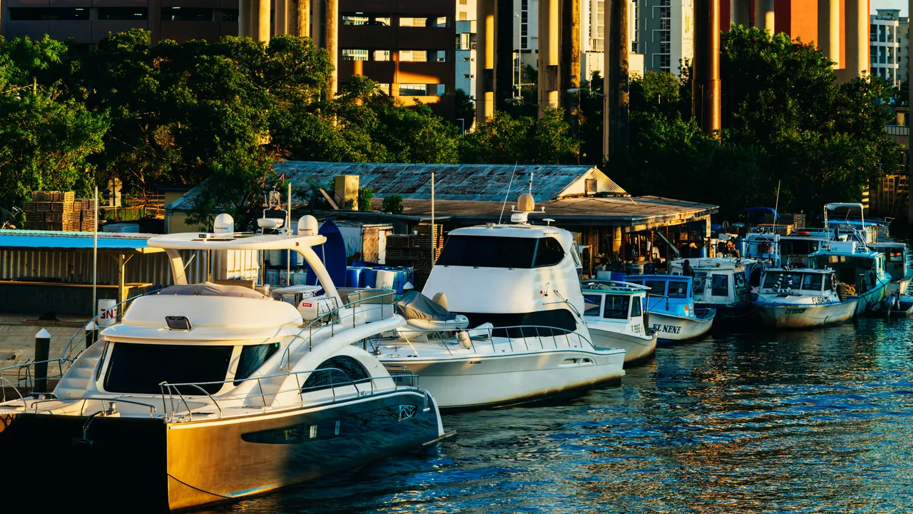 Boat on the river. Photo by Tobias Faucher.