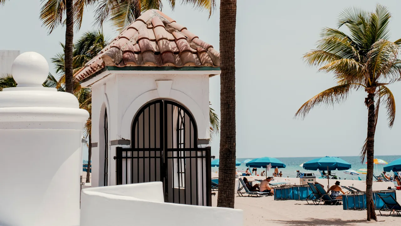 Entering the beach. Photo by Lauren Chappell.