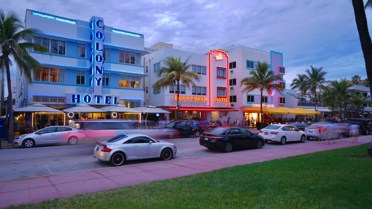 Driving on Ocean Drive. Photo by Tuan Nguyen.