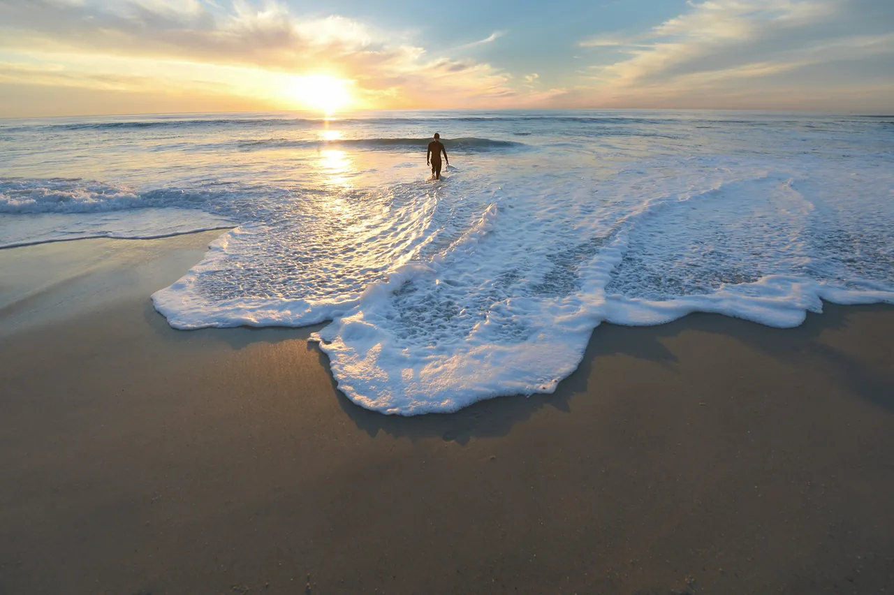 Foamy waves in the beach in South Florida. Photo by Frank Mckenna.